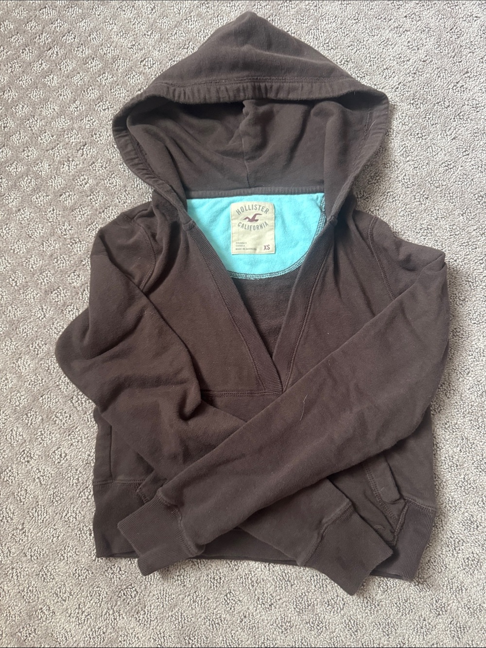 Hollister Women's Dark Brown Hooded V-Neck Sweater with Teal Lining